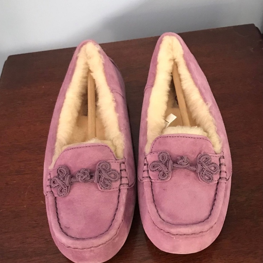 New in Box NTW UGG flat pink size 6